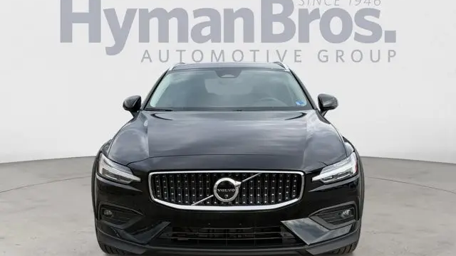 2025 Volvo V60 Cross Country B5 Plus