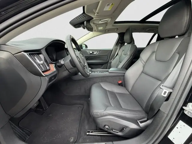 2025 Volvo V60 - $36,995