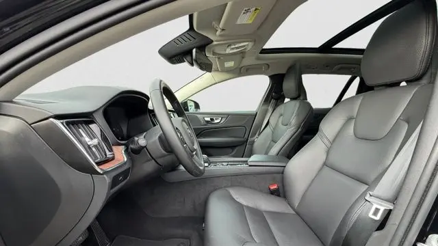 2025 Volvo V60 Cross Country B5 Plus