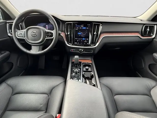 2025 Volvo V60 - $36,995