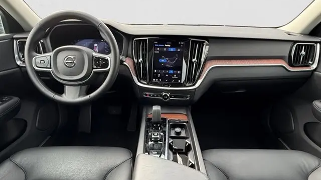 2025 Volvo V60 Cross Country B5 Plus
