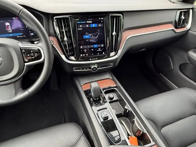 2025 Volvo V60 - $36,995