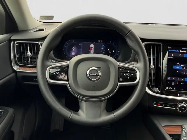 2025 Volvo V60 - $36,995