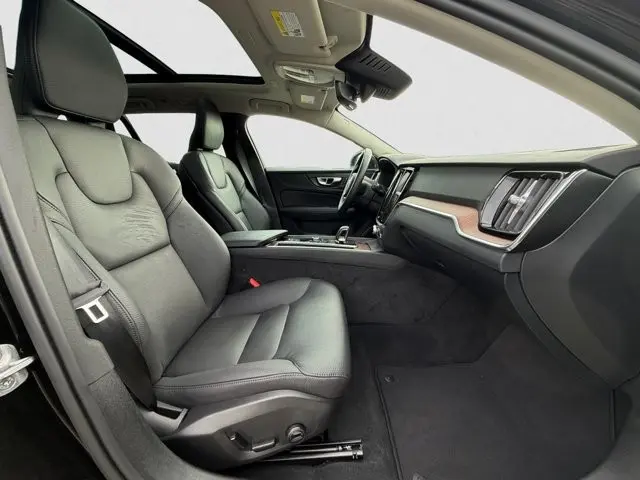 2025 Volvo V60 - $36,995