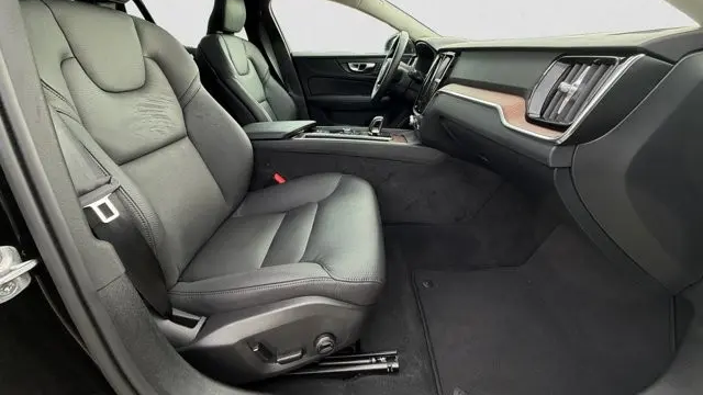 2025 Volvo V60 Cross Country B5 Plus