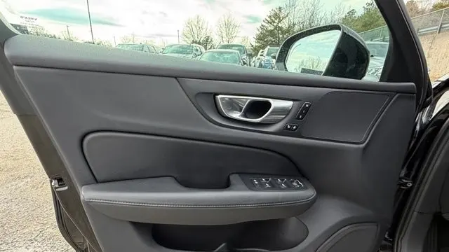 2025 Volvo V60 Cross Country B5 Plus