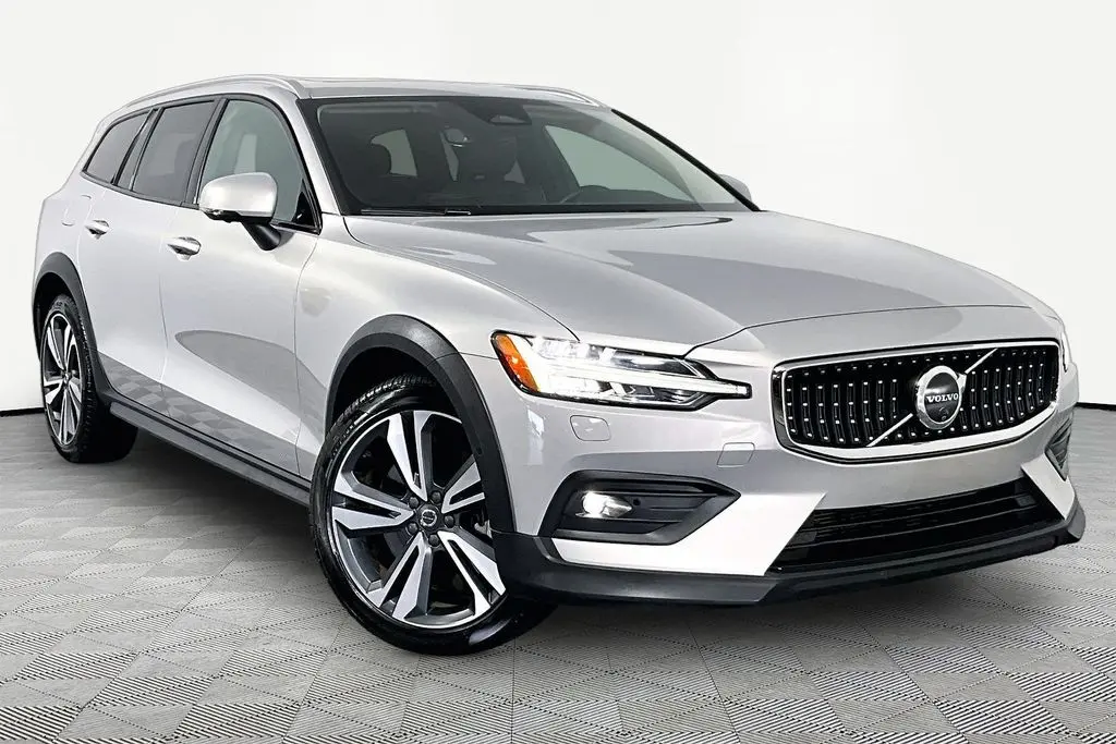 2025 Volvo V60