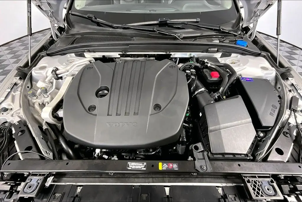 2025 Volvo V60 - $36,241