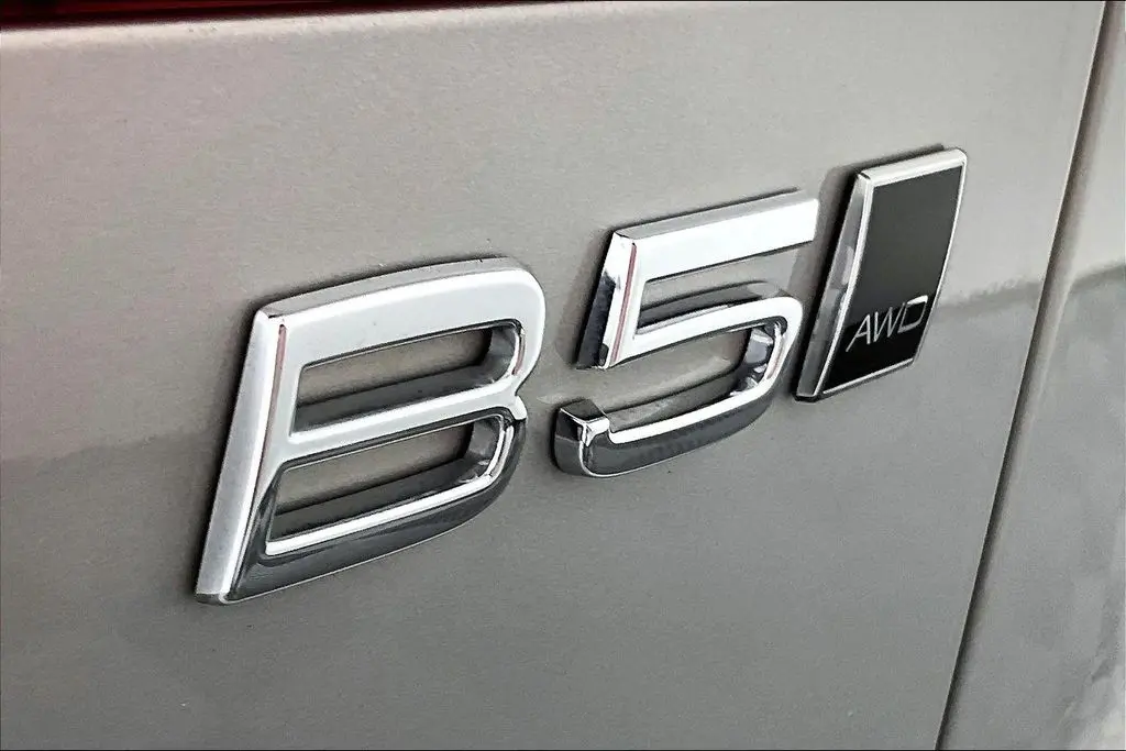 2025 Volvo V60 - $36,241