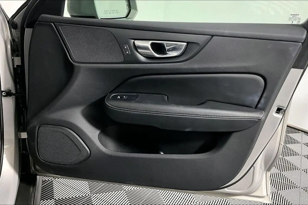 2025 Volvo V60 - $36,241