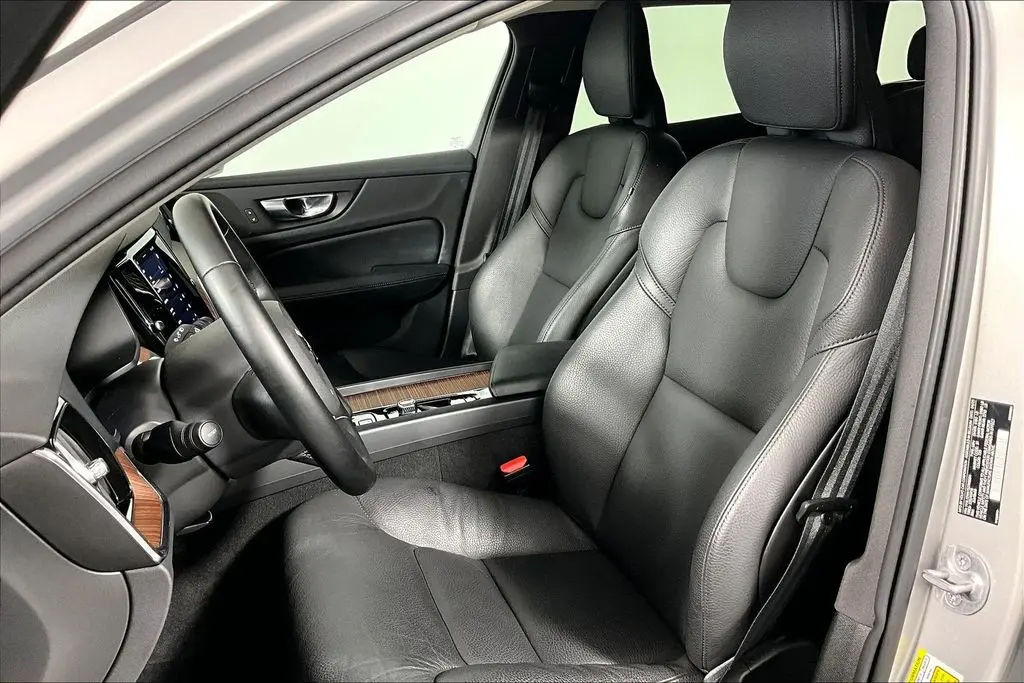 2025 Volvo V60 - $36,241