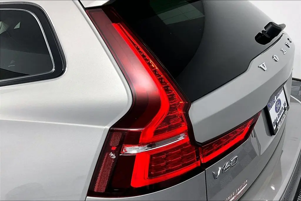 2025 Volvo V60 - $36,241