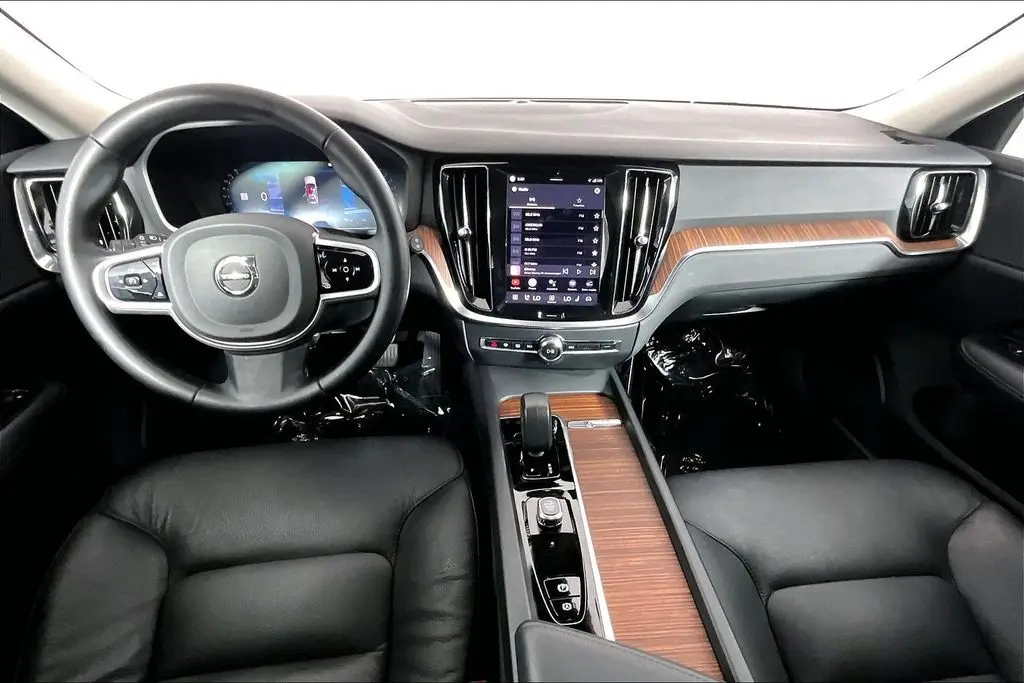 2025 Volvo V60 - $36,241