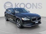2025 V60 Cross Country Thumbnail 2