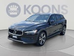2025 V60 Cross Country Thumbnail 4