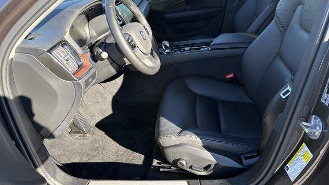 2025 Volvo V60 Cross Country B5 Plus