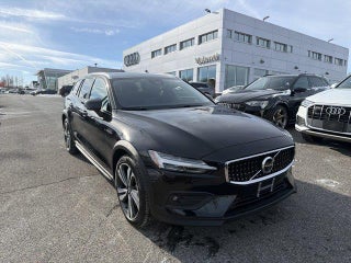 2025 Volvo V60 Cross Country with Onyx Black Exterior