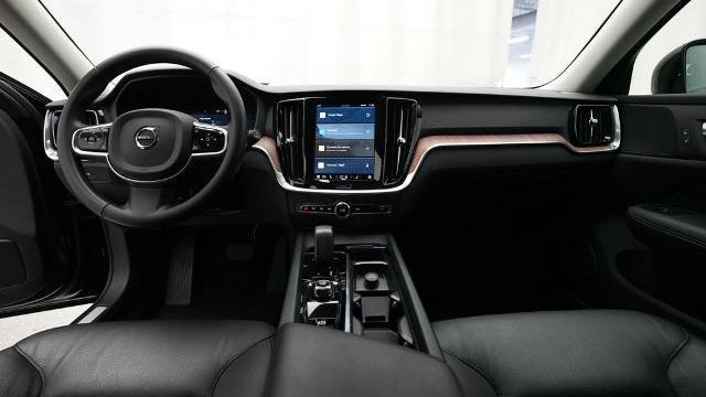2025 Volvo V60 Cross Country B5 Plus