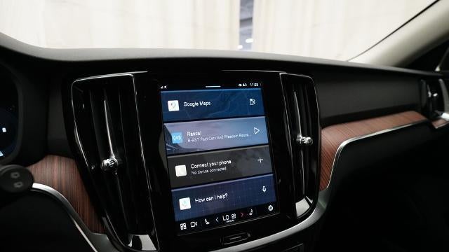 2025 Volvo V60 Cross Country B5 Plus