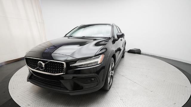 2025 Volvo V60 Cross Country B5 Plus