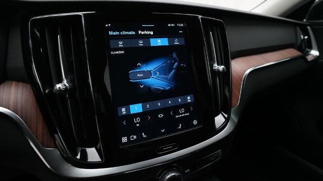 2025 Volvo V60 Cross Country B5 Plus
