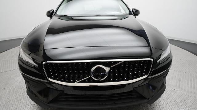 2025 Volvo V60 Cross Country B5 Plus