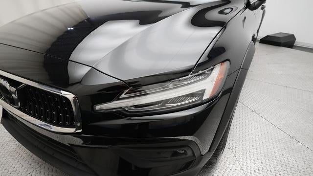 2025 Volvo V60 Cross Country B5 Plus