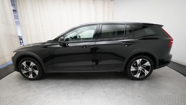 2025 Volvo V60 Cross Country B5 Plus