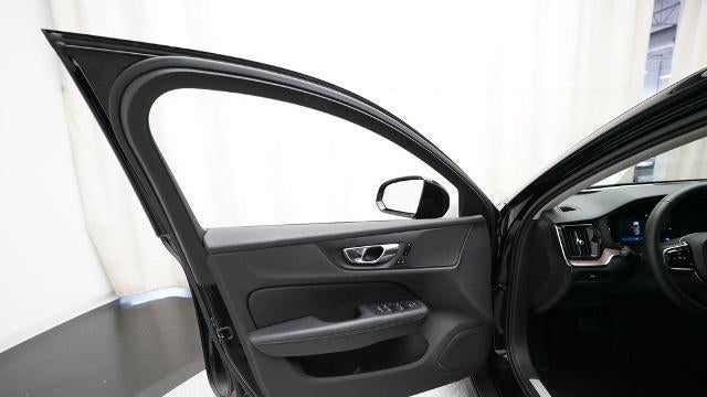2025 Volvo V60 Cross Country B5 Plus