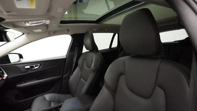 2025 Volvo V60 Cross Country B5 Plus