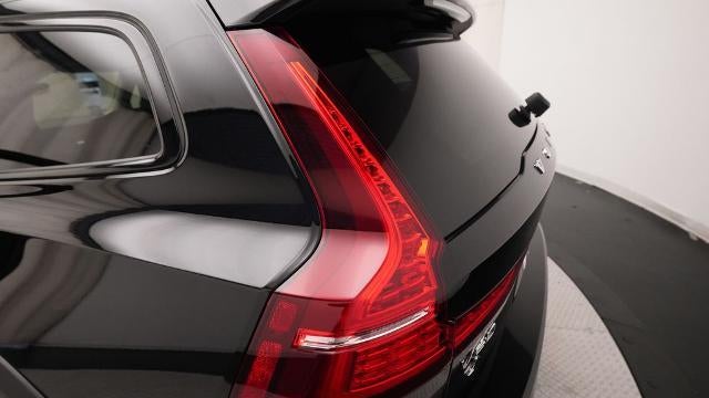 2025 Volvo V60 Cross Country B5 Plus