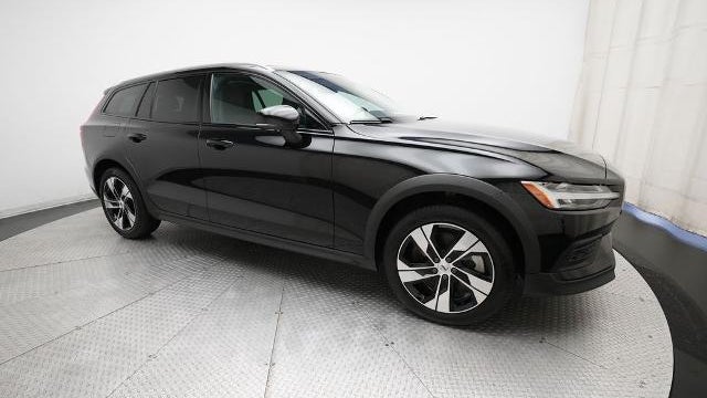 2025 Volvo V60 Cross Country B5 Plus