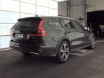 2025 V60 Cross Country Thumbnail 2