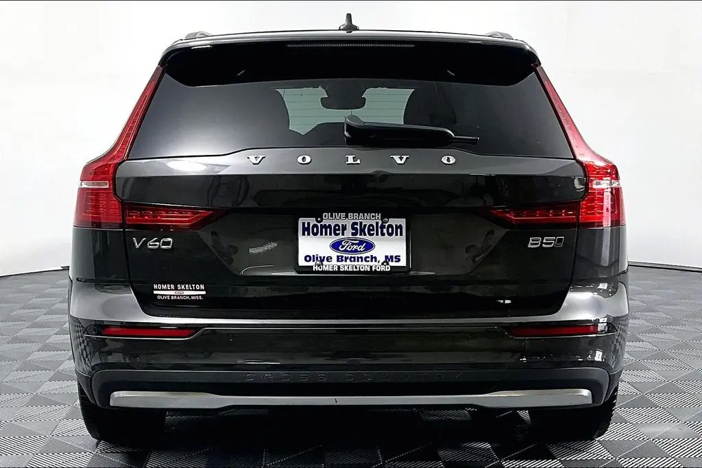 2025 Volvo V60 - $34,941