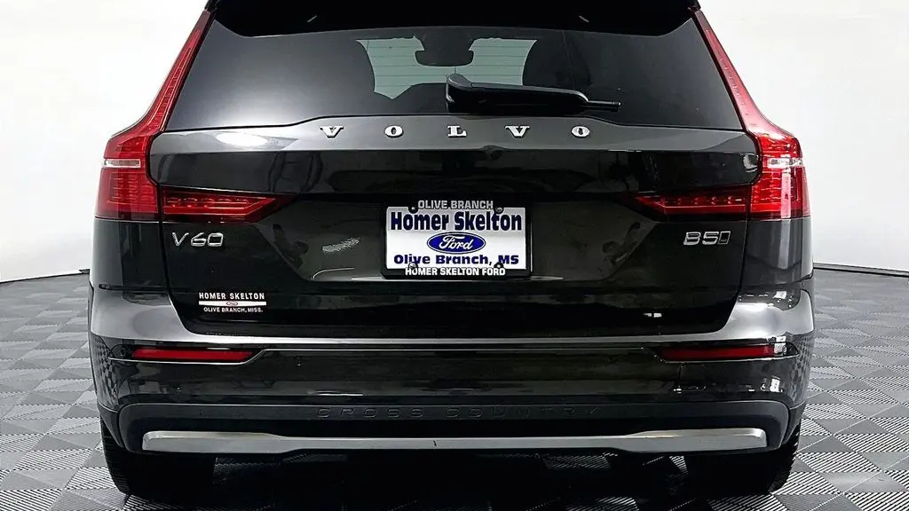 2025 Volvo V60 Cross Country B5 Plus