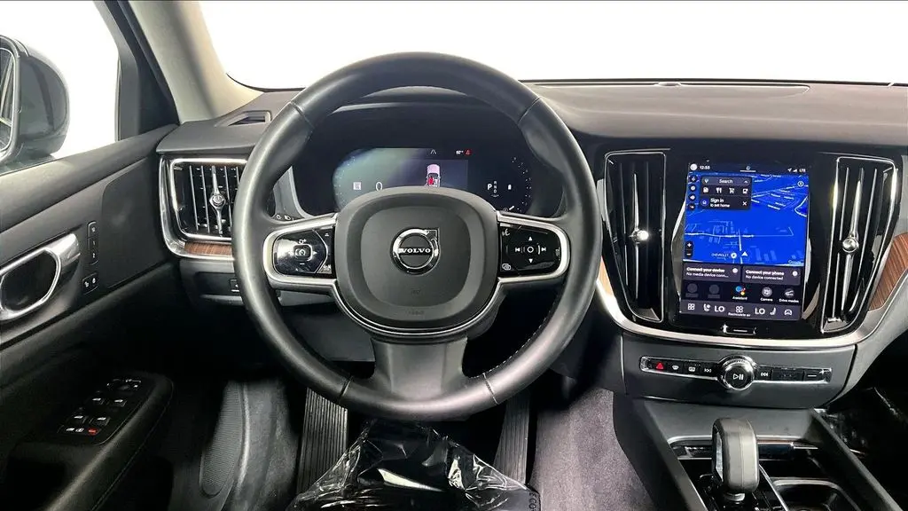 2025 Volvo V60 Cross Country B5 Plus