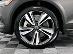 2025 V60 Cross Country Thumbnail 6