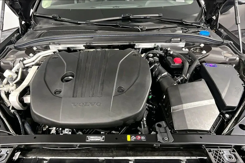 2025 Volvo V60 - $34,941