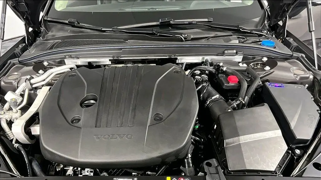 2025 Volvo V60 Cross Country B5 Plus
