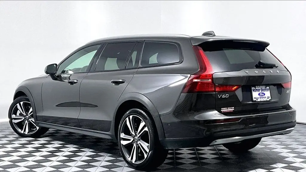 2025 Volvo V60 Cross Country B5 Plus