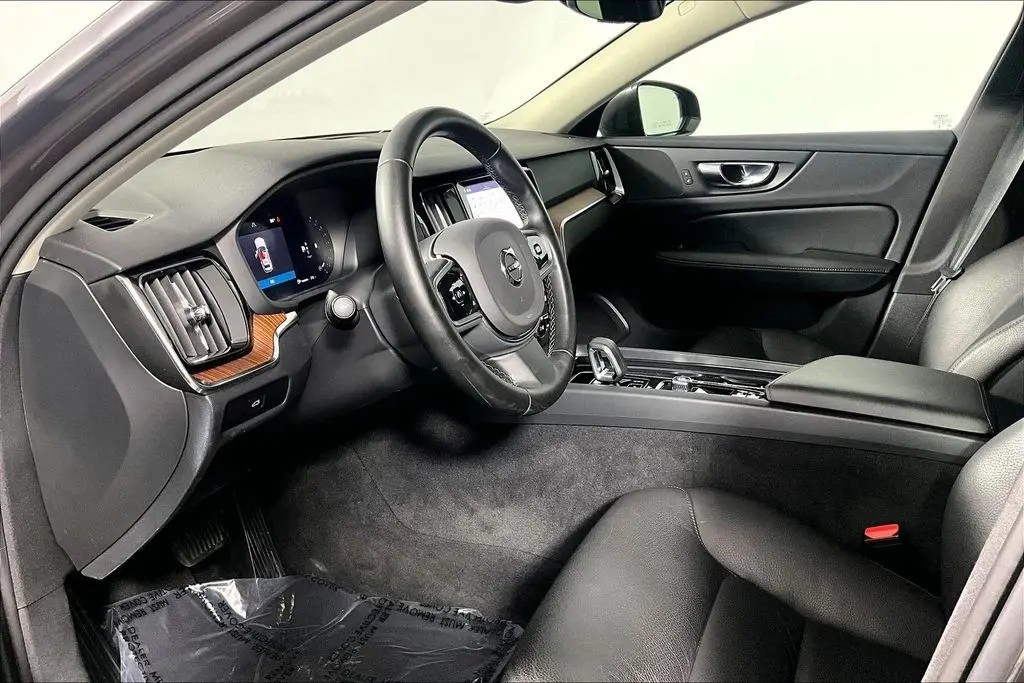 2025 Volvo V60 - $34,941