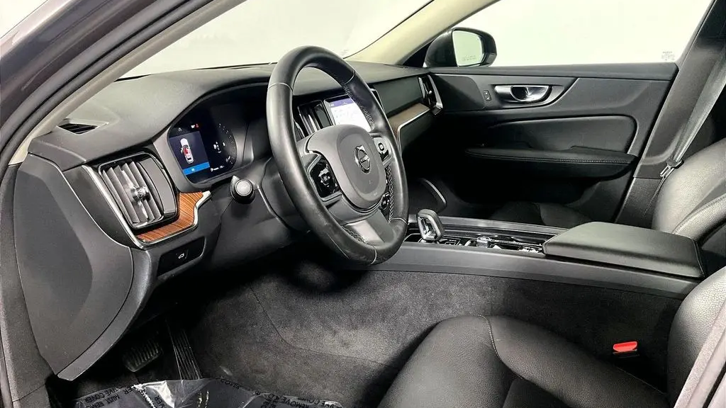 2025 Volvo V60 Cross Country B5 Plus