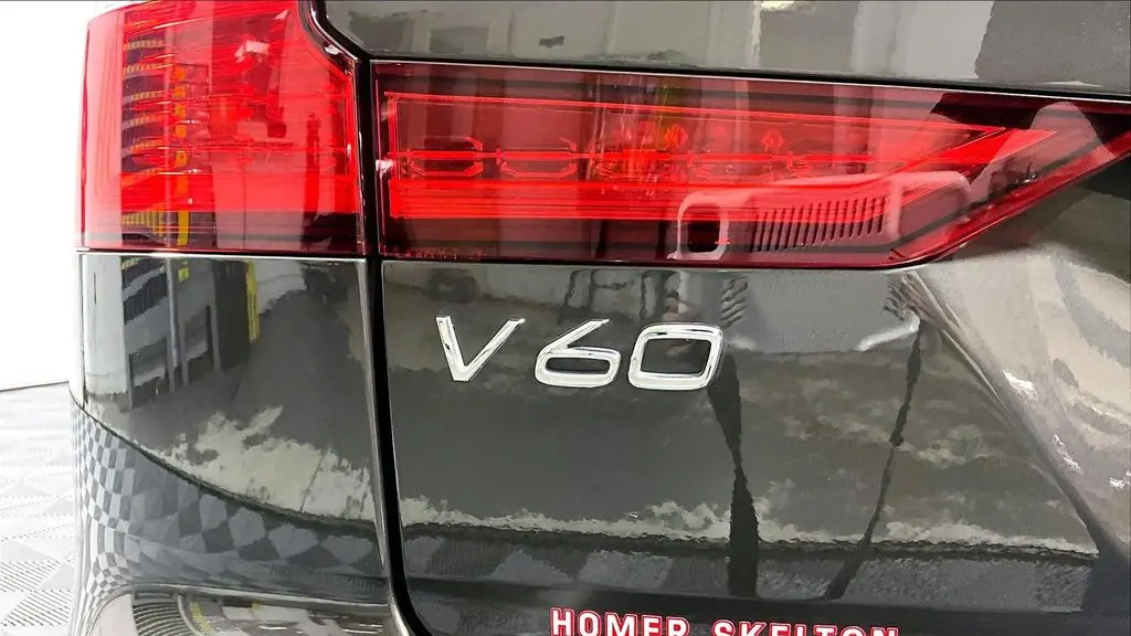 2025 Volvo V60 Cross Country B5 Plus