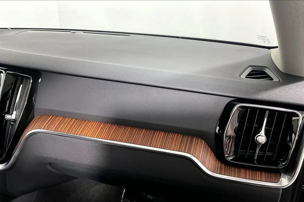 2025 Volvo V60 - $34,941