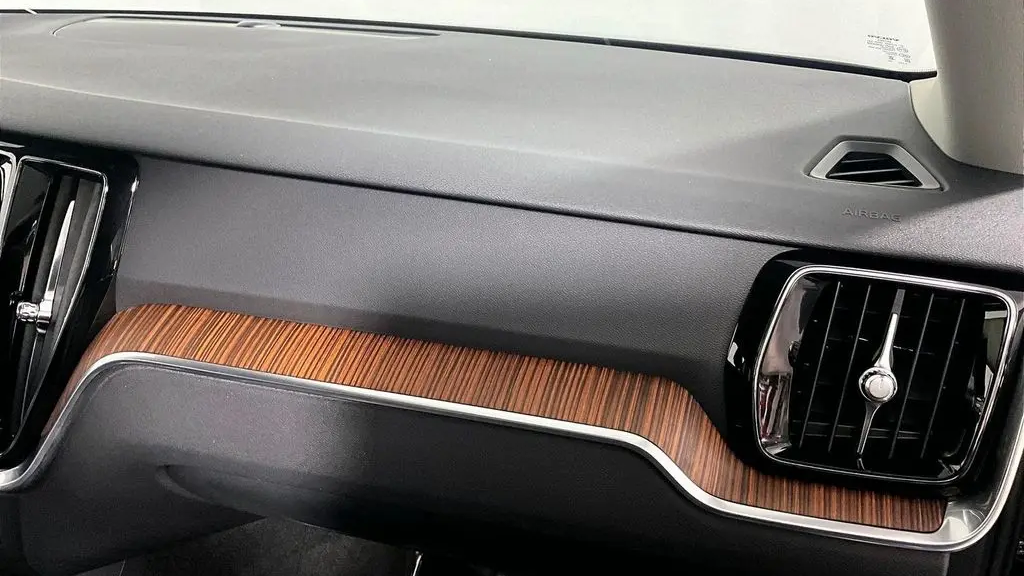 2025 Volvo V60 Cross Country B5 Plus
