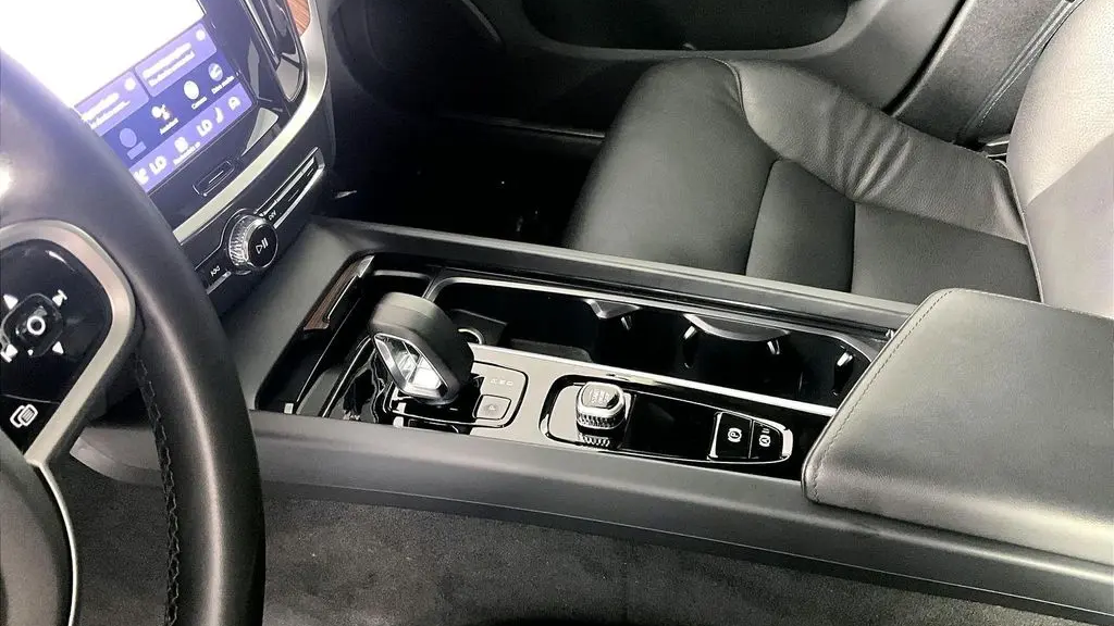 2025 Volvo V60 Cross Country B5 Plus