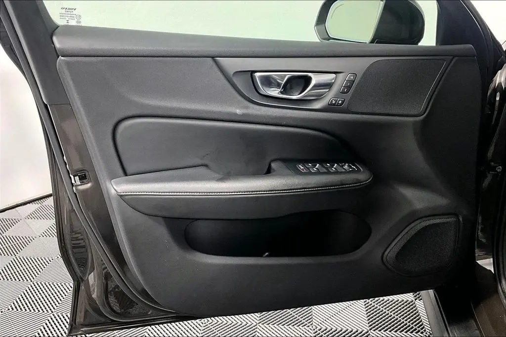 2025 Volvo V60 - $34,941