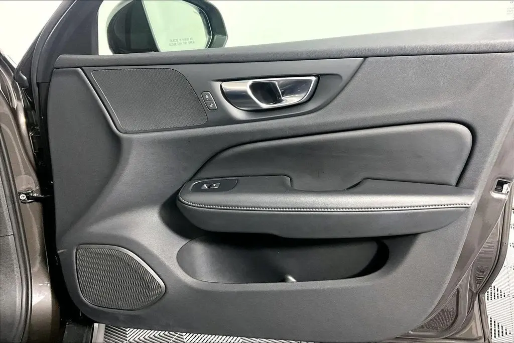 2025 Volvo V60 - $34,941