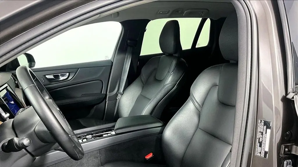 2025 Volvo V60 Cross Country B5 Plus