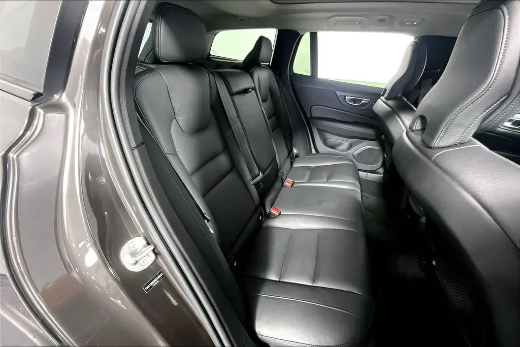 2025 Volvo V60 - $34,941